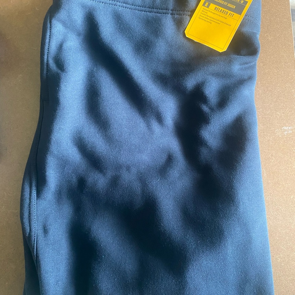 New Carhart size 3X black relaxed, fit jogger sweatpants women’s